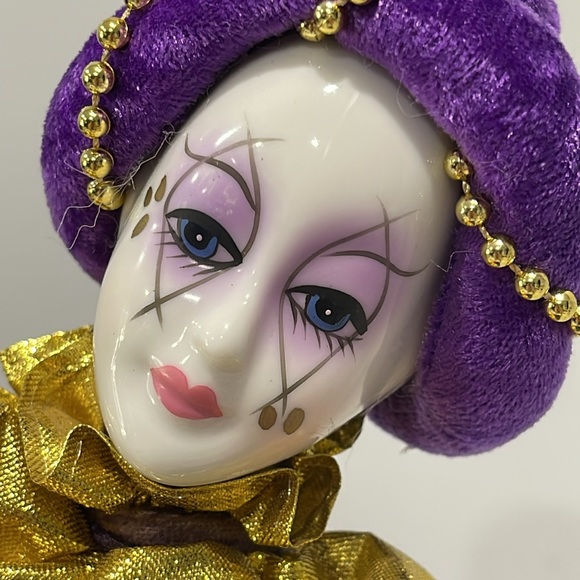 Dancing Musical Masquerade Pierrot Doll Christmas Around the World - Picture 14 of 15